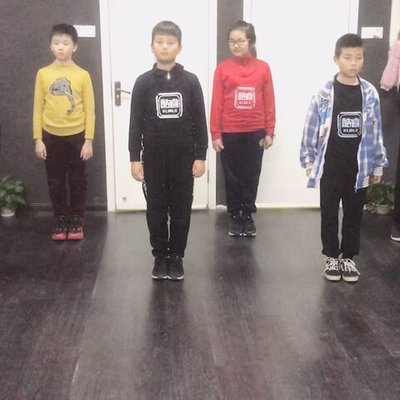 廣漢酷睿流行舞 點燃舞臺魅力的歌唱表演服務