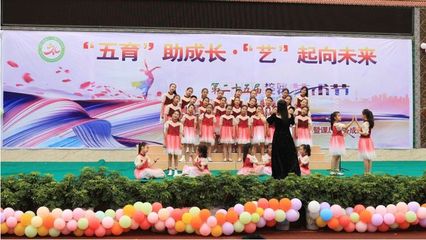 南溪區(qū)大觀鎮(zhèn)中心小學(xué) 藝術(shù)節(jié)與課后服務(wù)成果交相輝映，歌唱表演展風(fēng)采